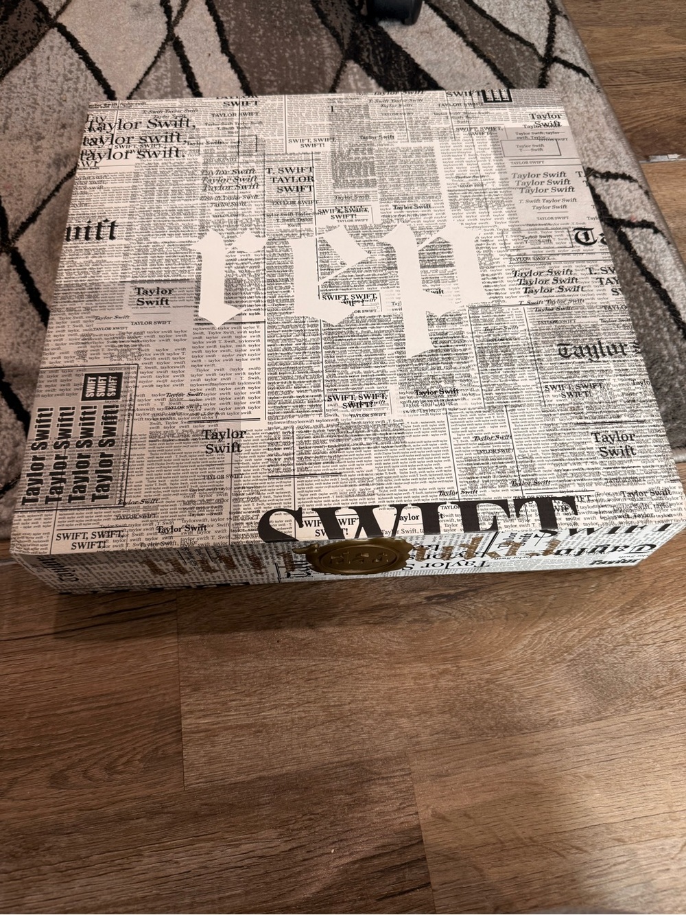 Taylor Swift Reputation VIP Box - Picture 3 of 5